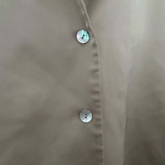 ❣️SOLD❣️Oak + Fort Silk Material Button Down Size XS - Picture 5 of 6